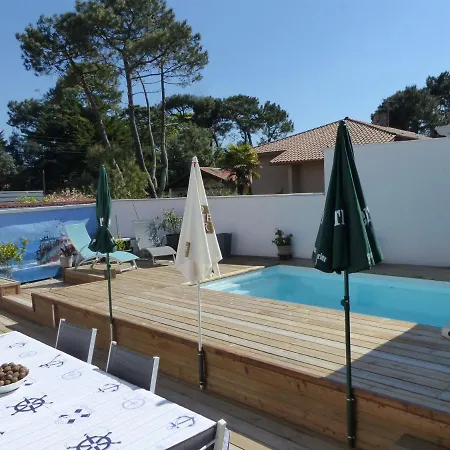 Paradis Avec Jardin Et Piscine